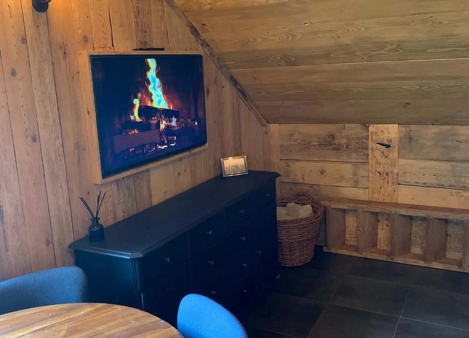 Apartment Alys, Contemporary Style Apartment In Mountain Village Abondance