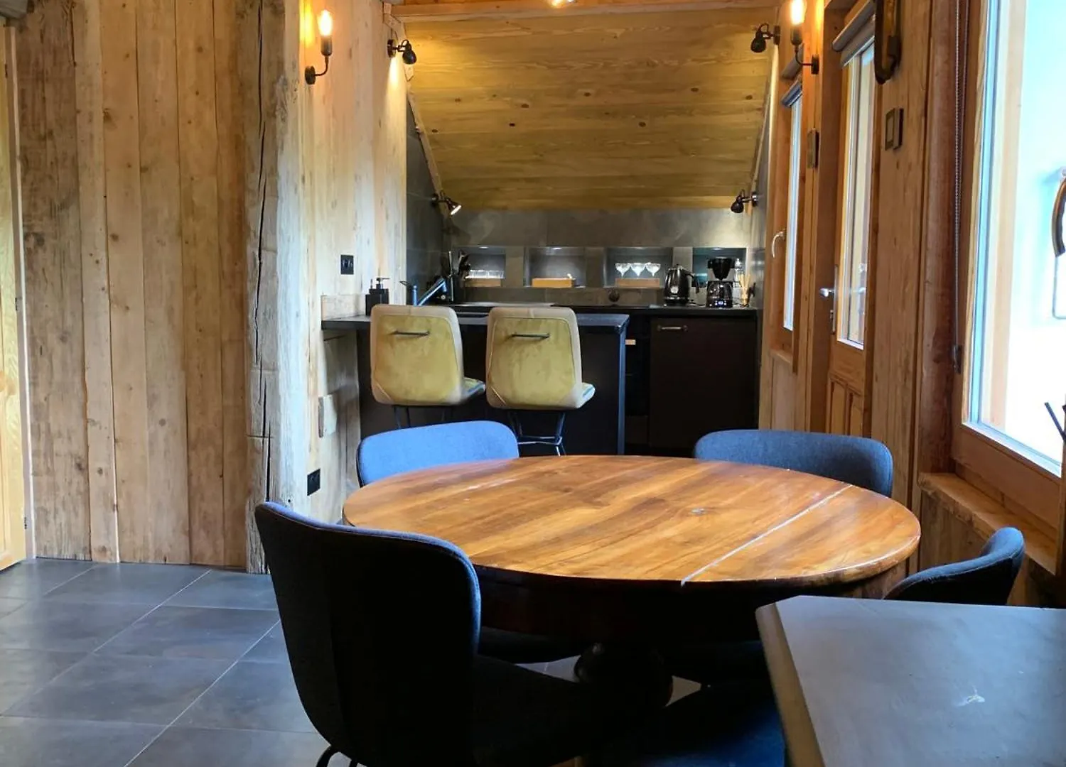 Apartment Alys, Contemporary Style Apartment In Mountain Village Abondance