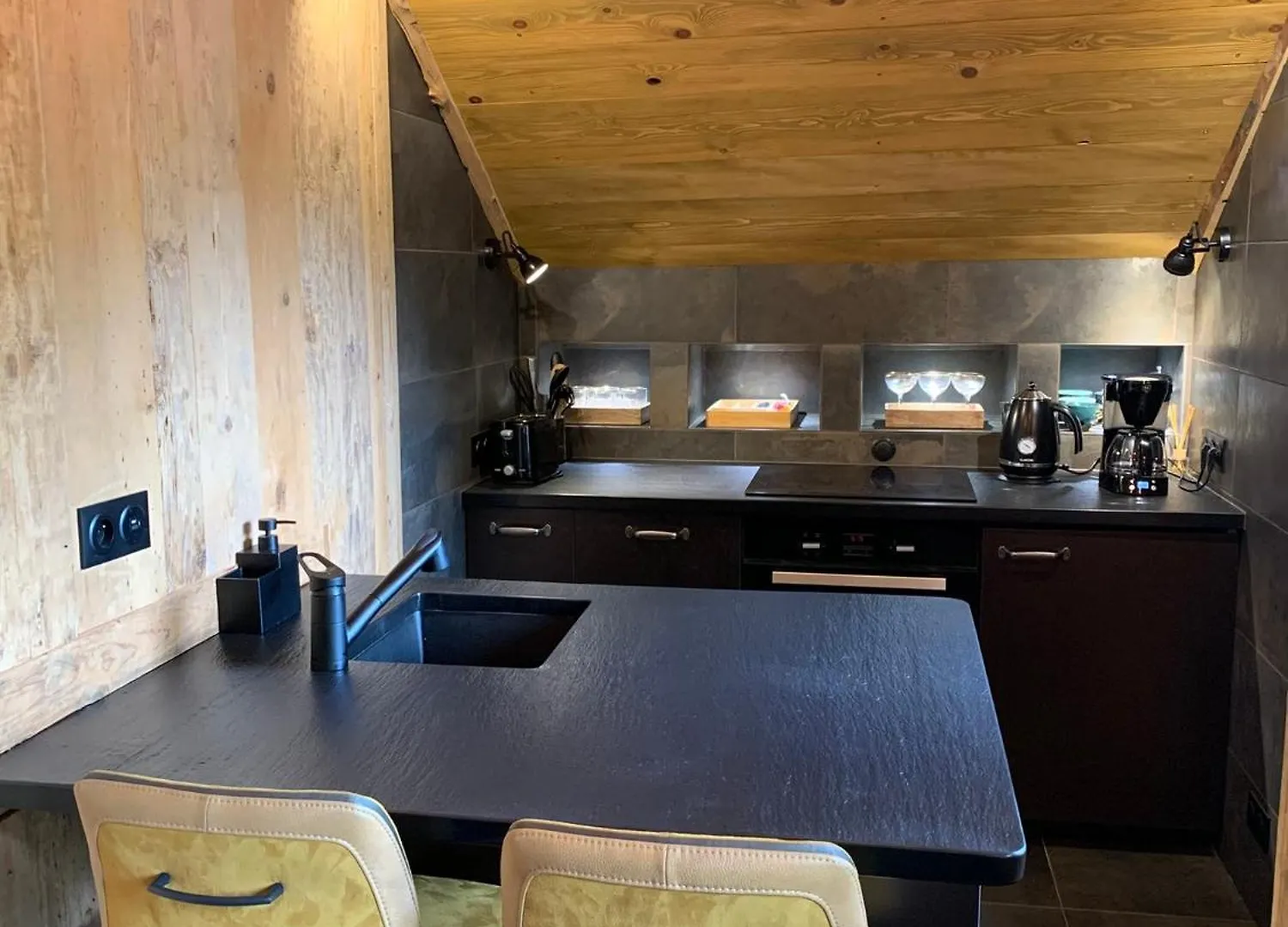 Apartment Alys, Contemporary Style Apartment In Mountain Village Abondance